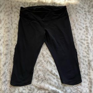 Black Lululemon crop leggings